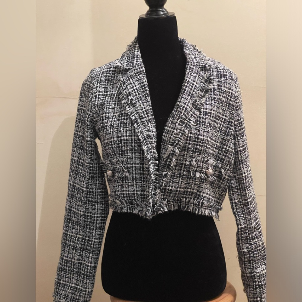 FOREVER 21 BLACK/ WHITE TWEED CROPPED JACKET